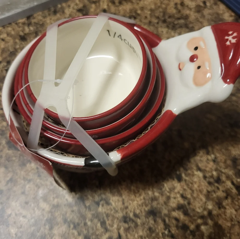 Santa Claus Measuring Cups Nwt